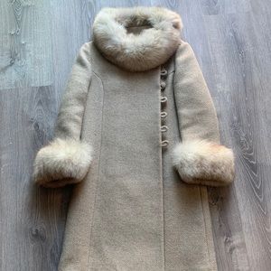 Vintage tan wool coat with fur trim